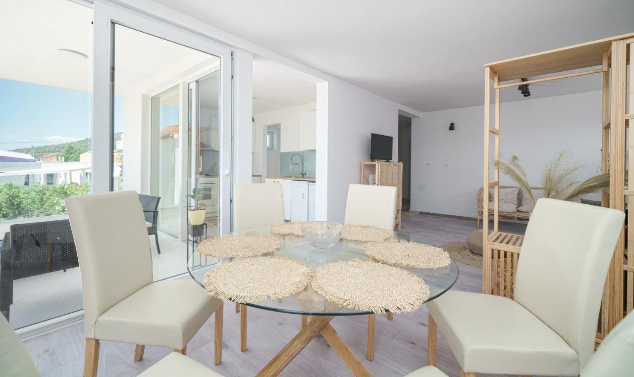 Vila Regina Apartment Regina With Swimming Pool เยเซรา ภายนอก รูปภาพ
