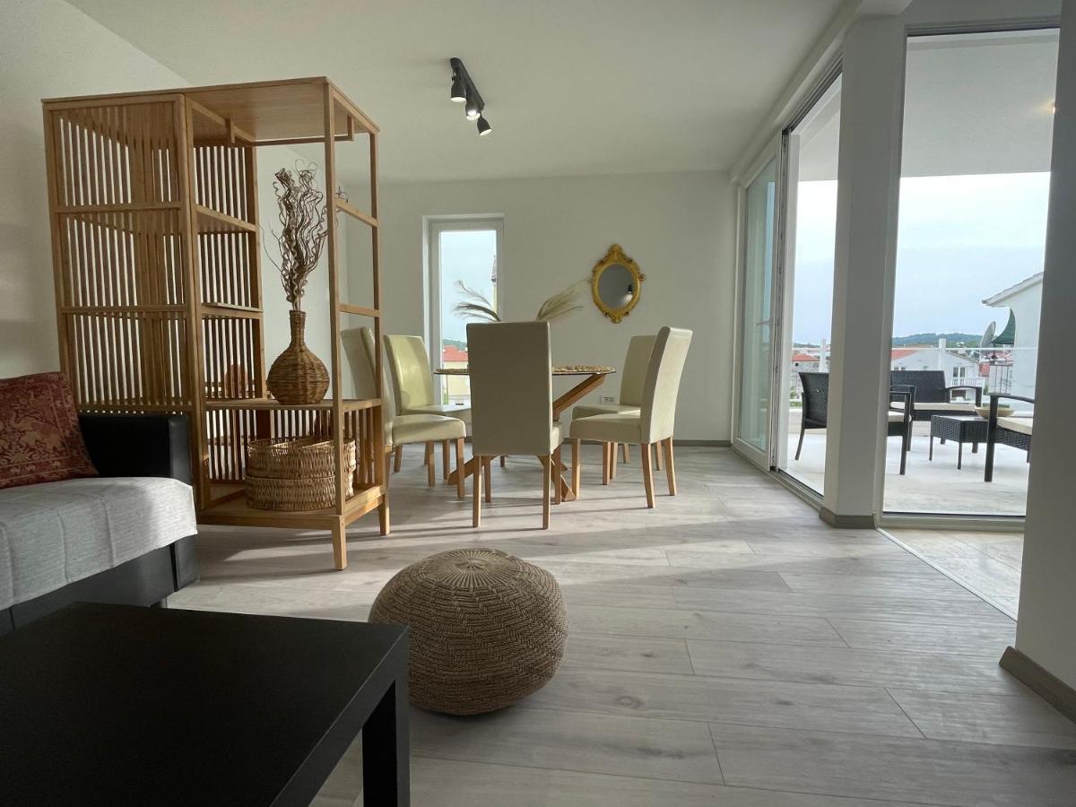Vila Regina Apartment Regina With Swimming Pool เยเซรา ภายนอก รูปภาพ