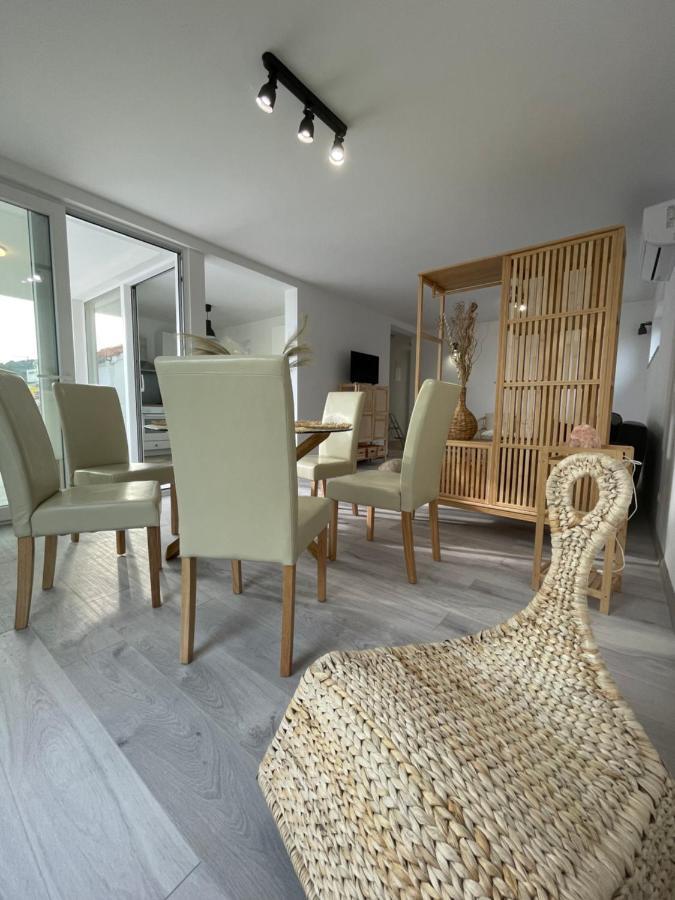 Vila Regina Apartment Regina With Swimming Pool เยเซรา ภายนอก รูปภาพ