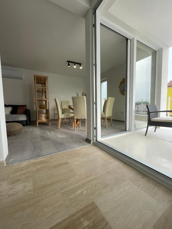 Vila Regina Apartment Regina With Swimming Pool เยเซรา ภายนอก รูปภาพ
