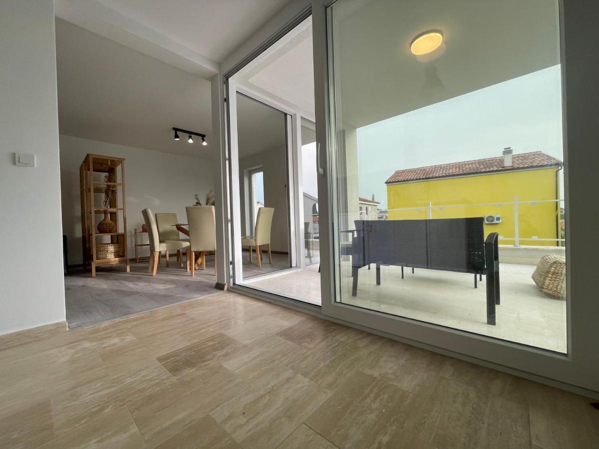 Vila Regina Apartment Regina With Swimming Pool เยเซรา ภายนอก รูปภาพ