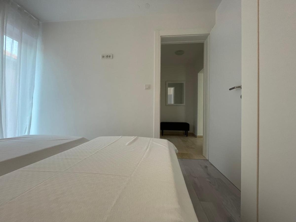Vila Regina Apartment Regina With Swimming Pool เยเซรา ภายนอก รูปภาพ