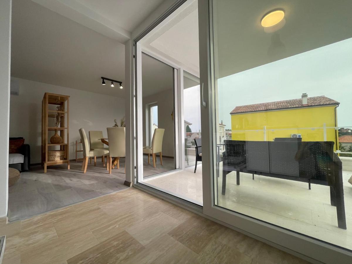 Vila Regina Apartment Regina With Swimming Pool เยเซรา ภายนอก รูปภาพ