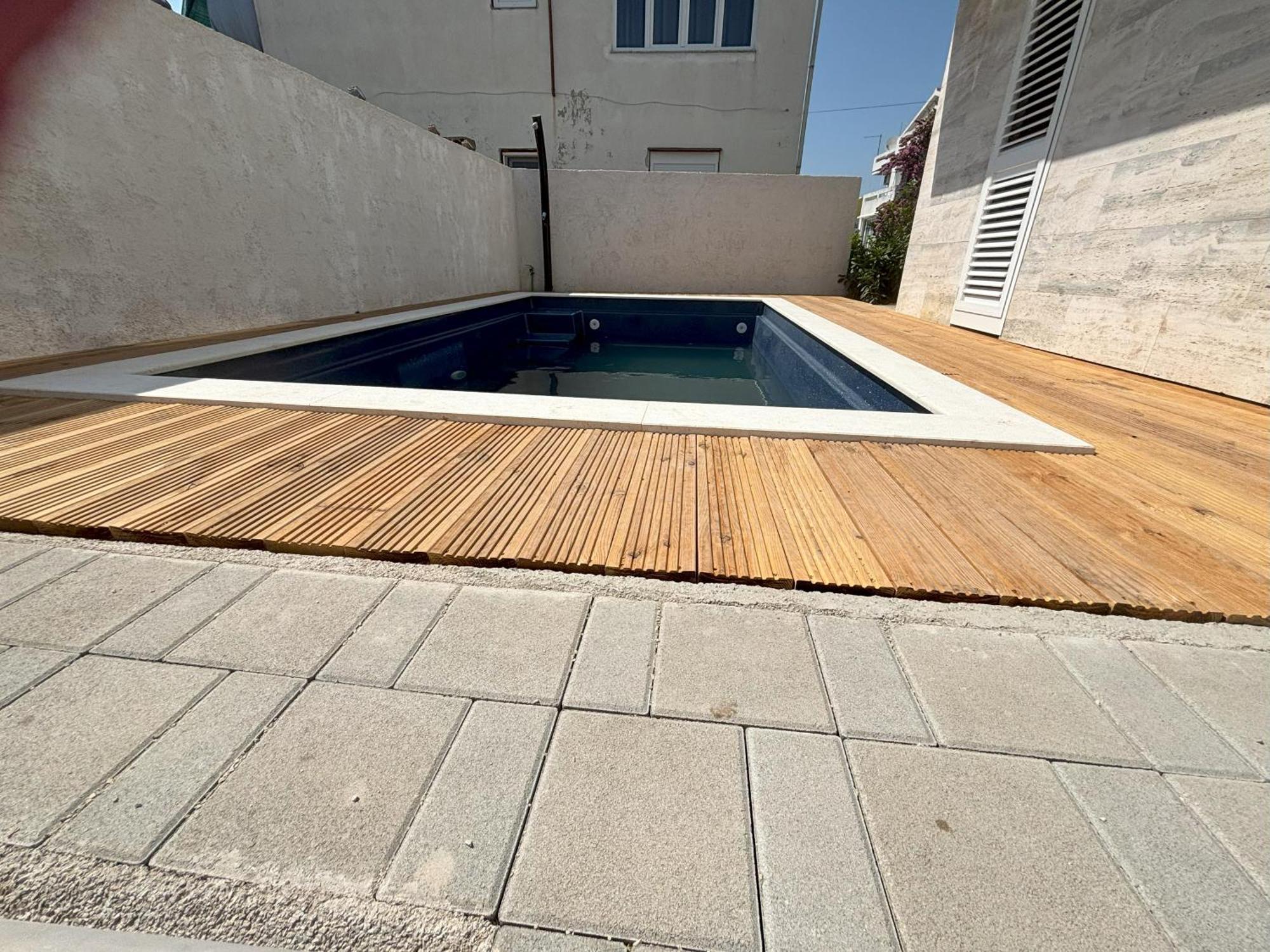 Vila Regina Apartment Regina With Swimming Pool เยเซรา ภายนอก รูปภาพ