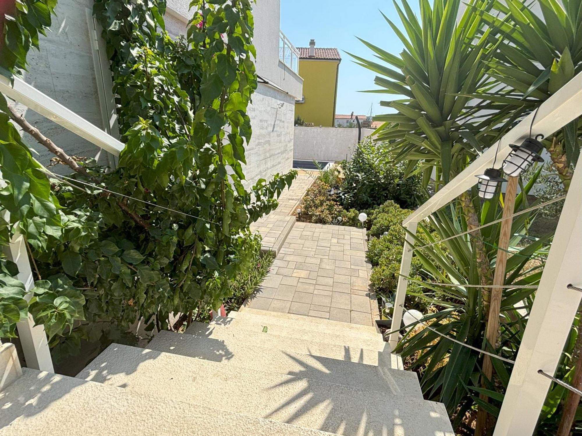 Vila Regina Apartment Regina With Swimming Pool เยเซรา ภายนอก รูปภาพ